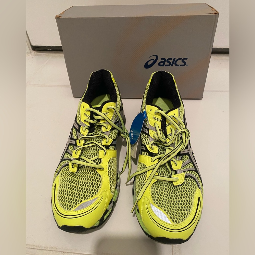 Asics Model Gel Sendai, men running shoes size 10.5. Never worn.